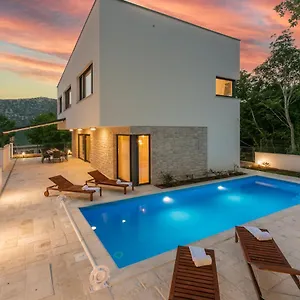 Luce Villa Grižane